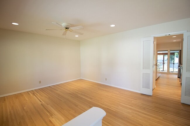 Building Photo - Beautiful 4 Bedroom House | 126th & Center