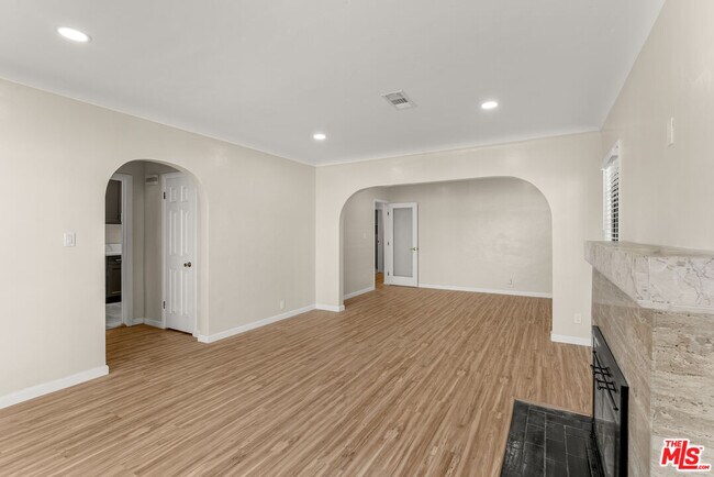 Building Photo - 8905 S Wilton Pl