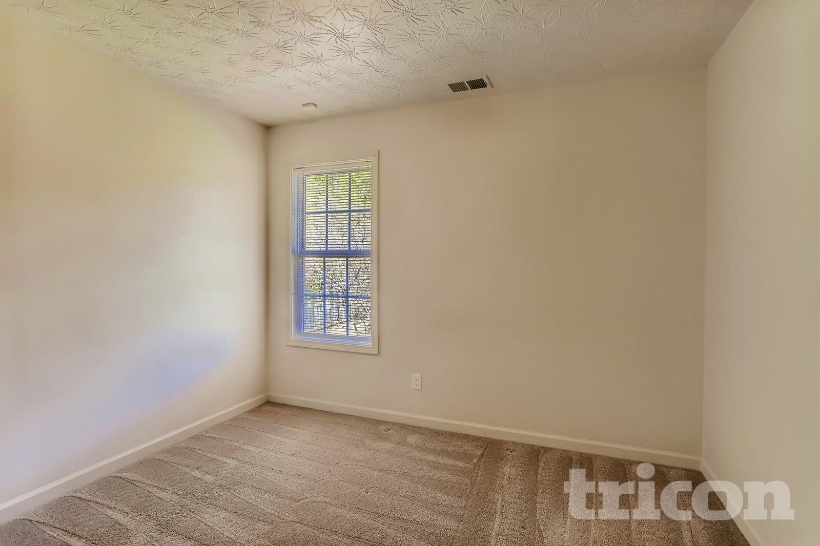 Building Photo - 2500 Huntington Dr