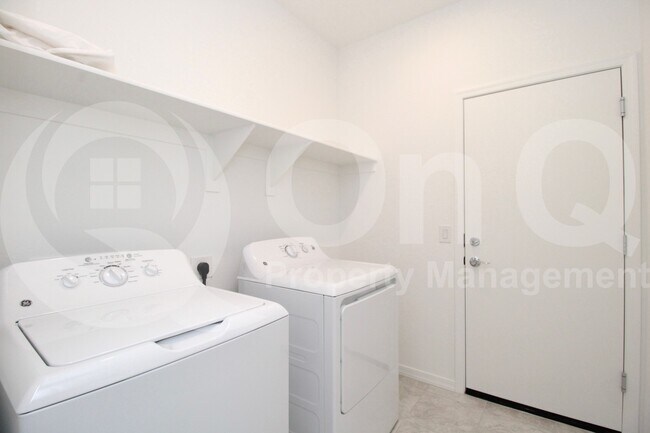 Building Photo - 8810 W Pasadena Ave