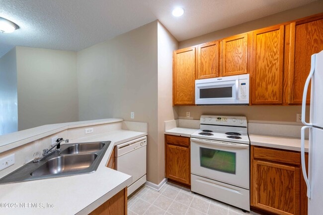 Building Photo - 12301 Kernan Forest Blvd