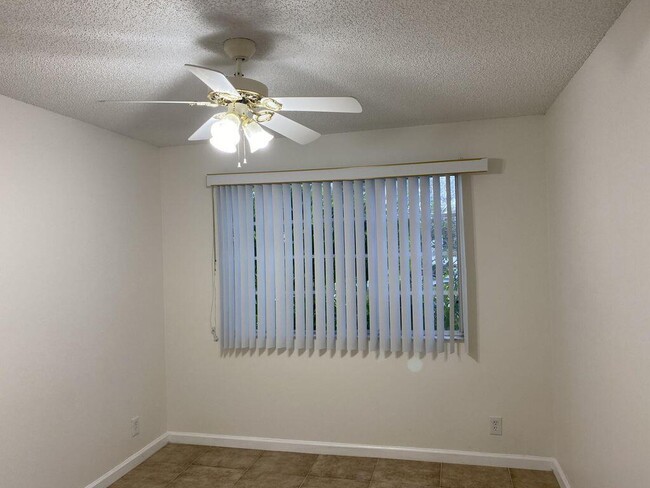 Building Photo - 925 Imperial Lake Rd