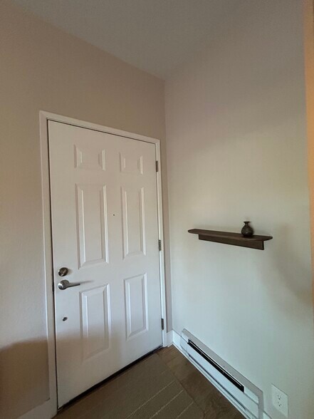 Building Photo - 57 Lakeshore Ct