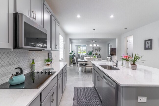 Building Photo - 2721 Chantilly Ave