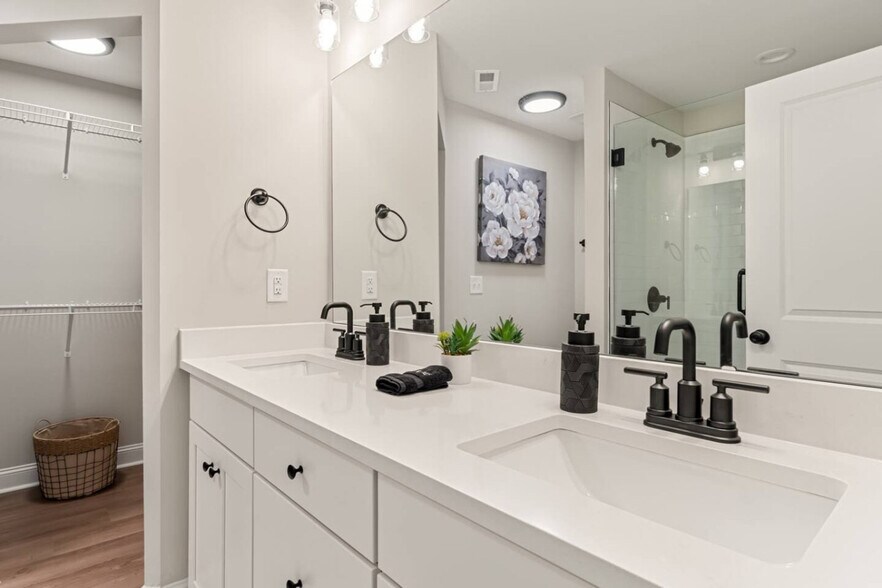 Building Photo - 628 Herms Ave