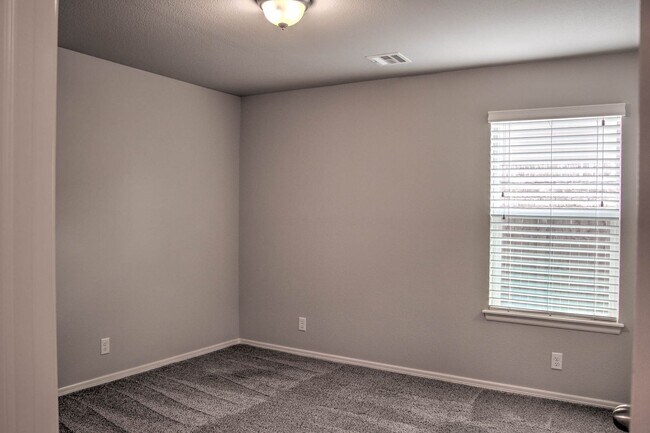 Building Photo - 4 bedroom, 3 car garage - Broken Arrow Schools