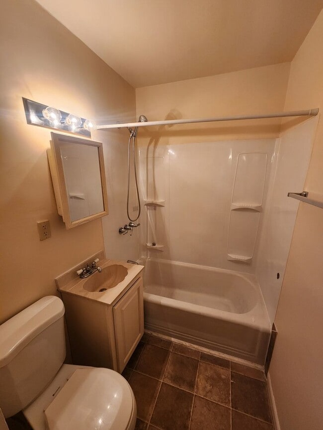 Building Photo - 2 bedroom, 1 bathroom, basement, garage, and extra space in finished attic not included in sq ft!!