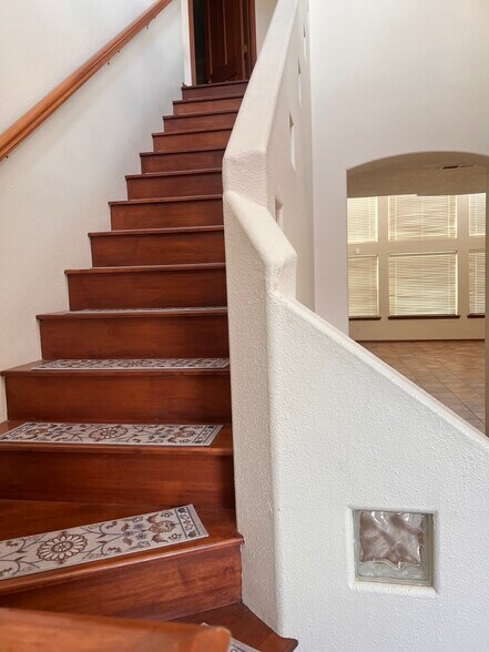 Building Photo - 13200 Bighorn Rd NE