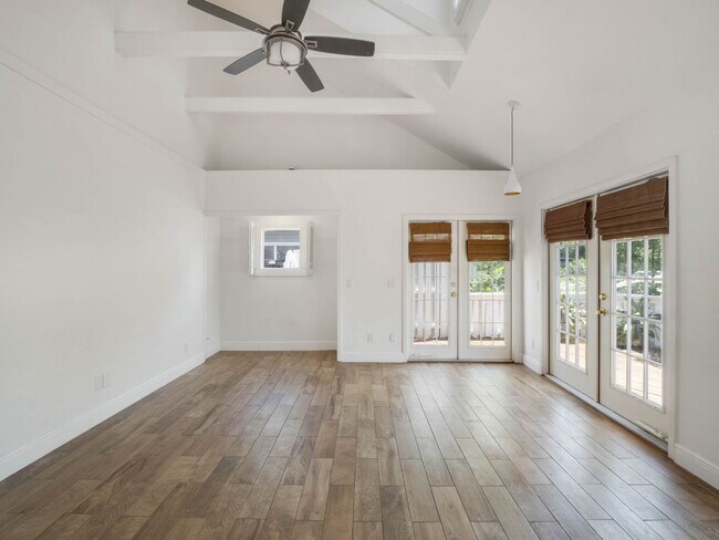 Building Photo - Charming 1/1 condo near Lake Virginia