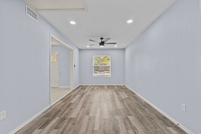 Building Photo - 218 W Williamson Ave