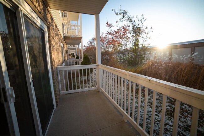 Building Photo - 830 E Elm Dr