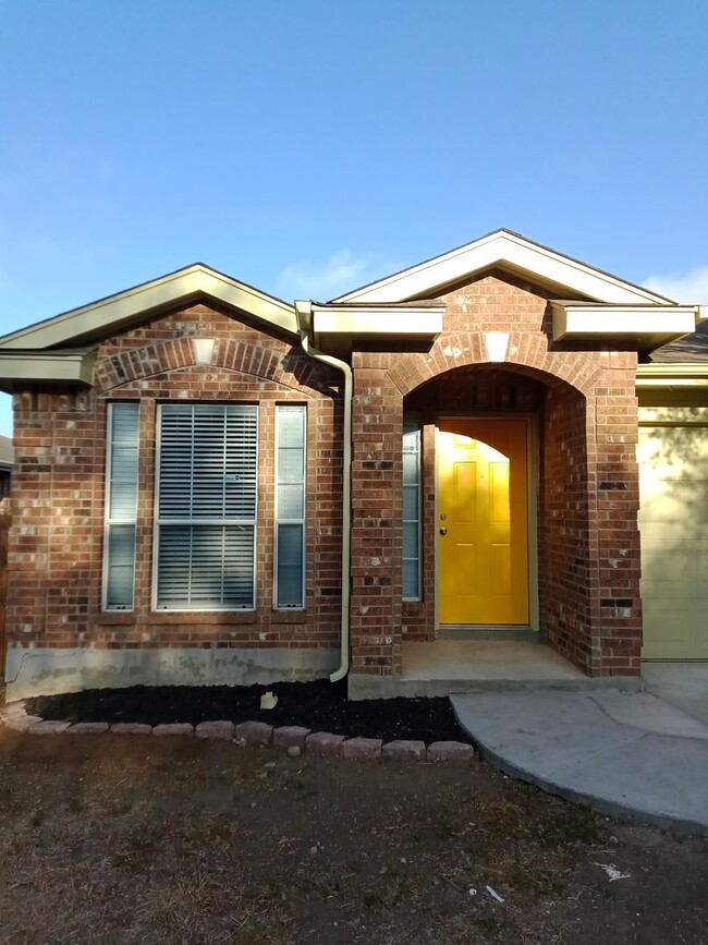 Primary Photo - 3bdrm/2bath 2 car Garage