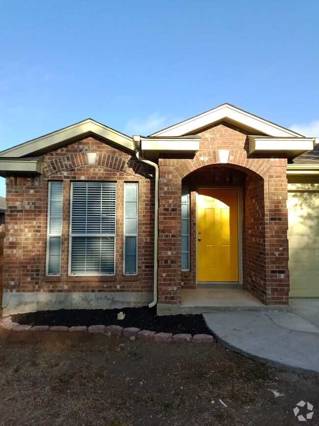 Building Photo - 3bdrm/2bath 2 car Garage