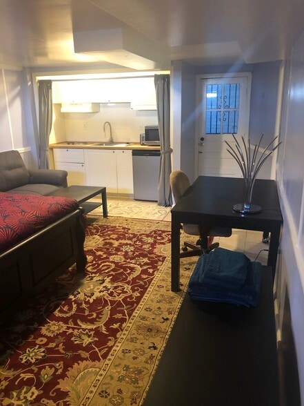 kitchenette 1 - 4514 Albemarle St NW