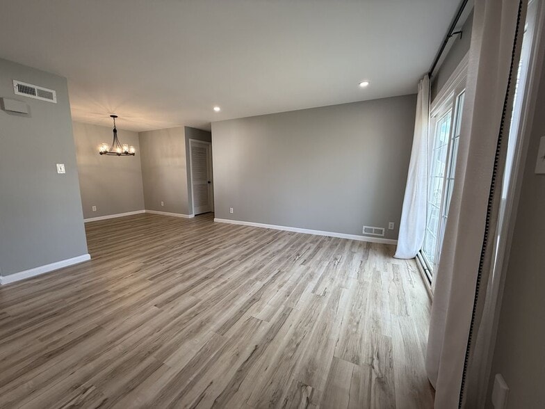 Building Photo - 315B Delancey Pl