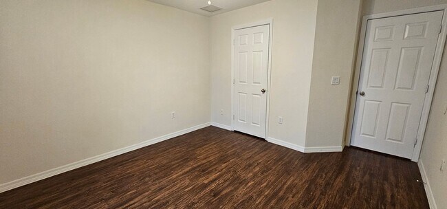 Building Photo - 1530 SW 19th Ave