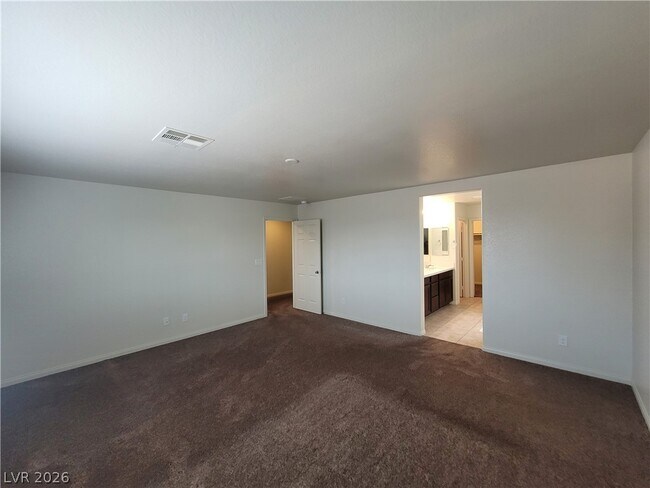 Building Photo - 2409 W Gilmore Ave