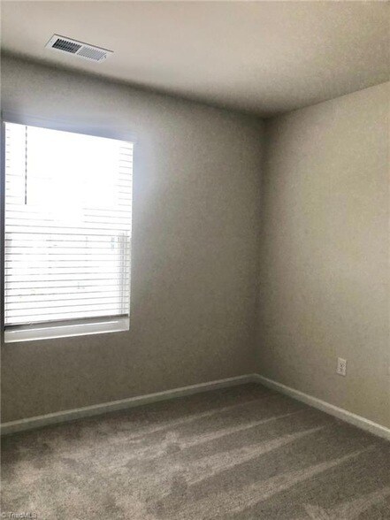 Building Photo - 6022 Wren Dr