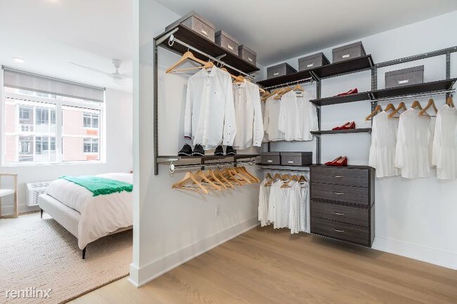 Building Photo - 890 River Rd