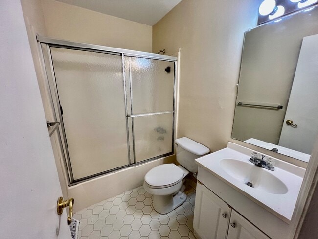 Building Photo - 113 Timber Ln