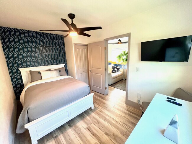 Building Photo - 834 NE 14th Ave