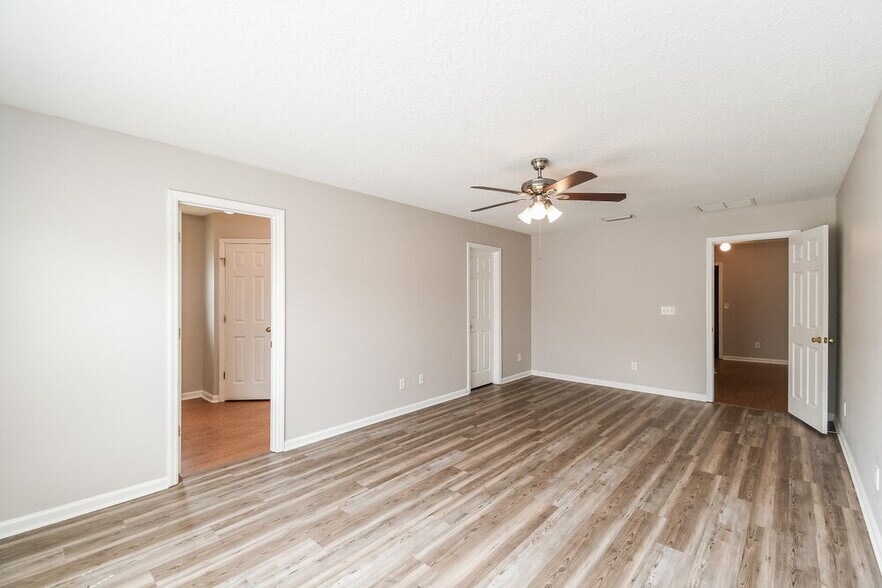 Building Photo - 2284 Brian Lakes Dr E