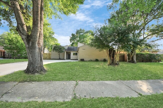 Building Photo - 11923 Briar Forest Dr