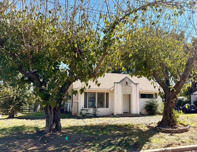 Building Photo - 2213 Bridwell St