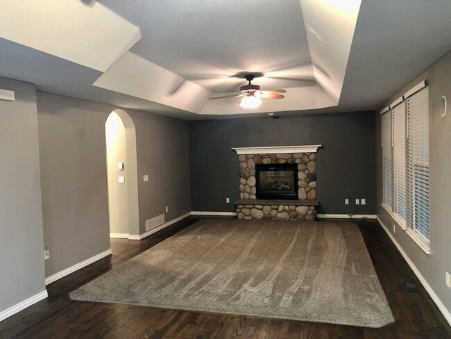 Building Photo - Spacious 5-Bedroom Pine Creek Gem with Stu...