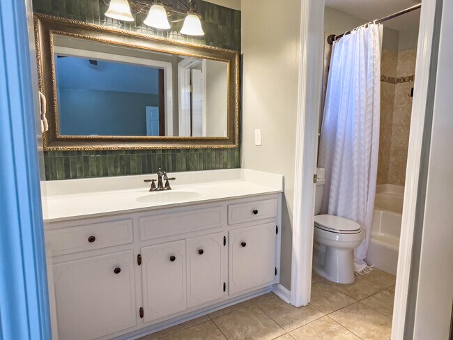 Building Photo - 4196 Hedgerow Ln