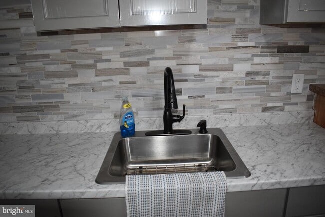 Building Photo - 6308 Joslyn Pl