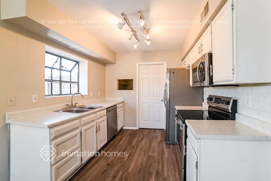 Building Photo - 6944 W Comet Ave