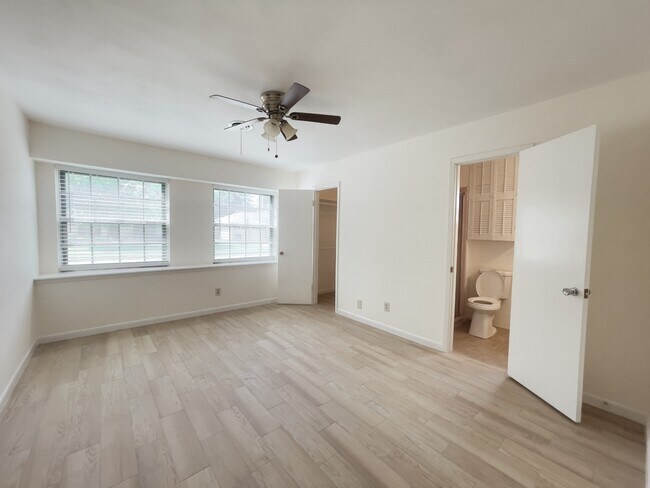 Building Photo - 7710 Romney Rd