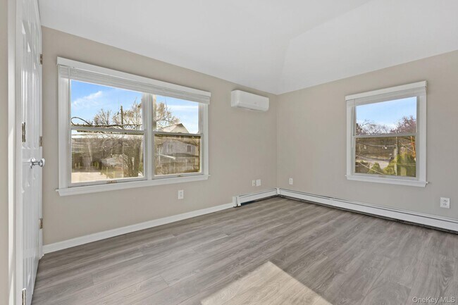 Building Photo - 441 manille Rd