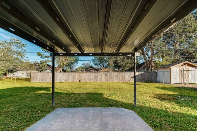 Building Photo - 2021 Kingsdale Dr