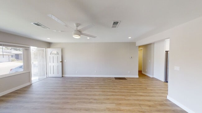Building Photo - Cozy 4BR 2 BA on Dorothy Dr