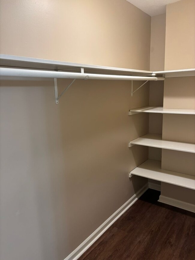 Building Photo - 6313 Olde Towne Dr