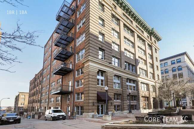 Building Photo - 710 Broadway-807