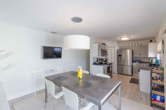 Building Photo - 13283 Bedford Mews Ct