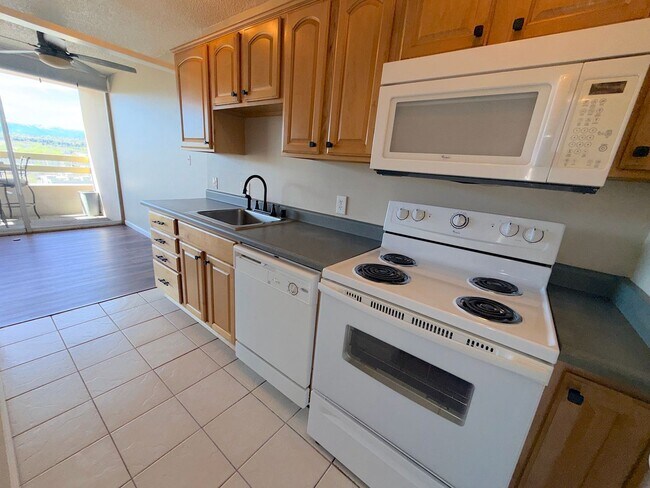 Building Photo - Reno Highrise Condo - Mountain & City Views