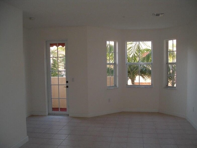 Building Photo - 3808 Shoma Dr