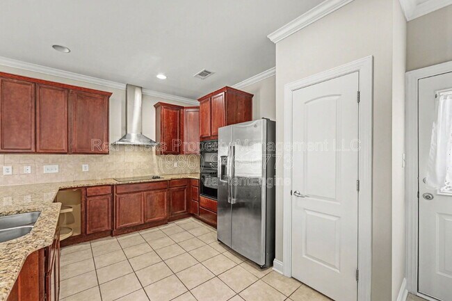 Building Photo - 4902 Tradd Cir