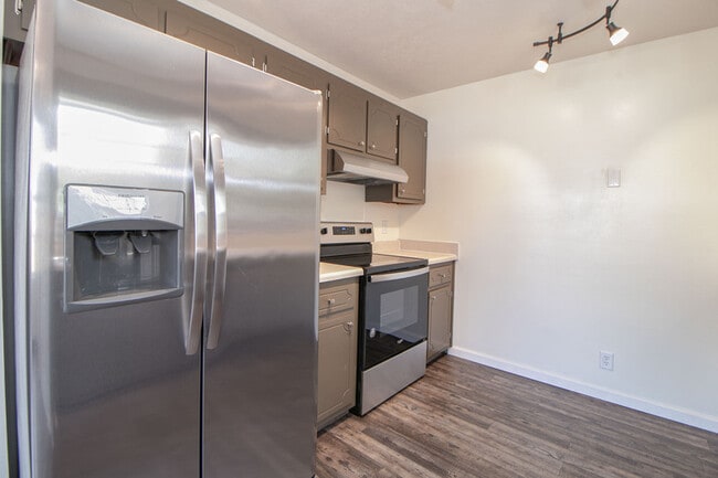 Building Photo - 1325 Meredith Way