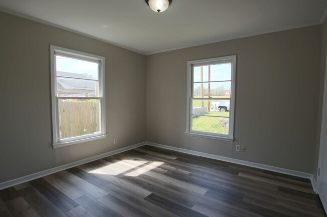 Building Photo - Tour Today! 3 Bed 1.5 Bath Home Near TJC!