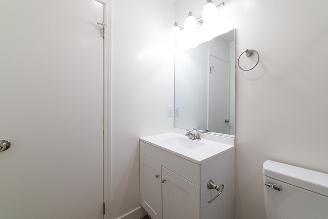 Building Photo - Shiny and NEW! Newly Reno'd 940 Sqft 2 Bed...