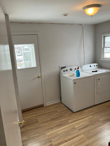 Building Photo - 43 Sycamore St