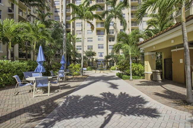 Building Photo - 1801 N Flagler Dr
