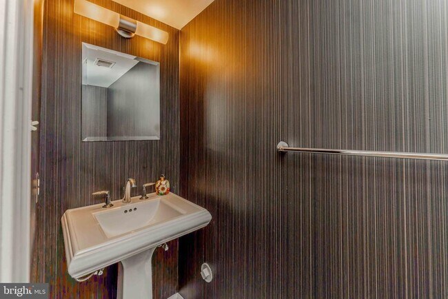 Building Photo - 10220 Baltusrol Ct