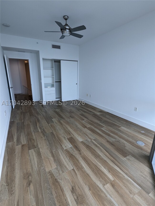 Building Photo - 17111 Biscayne 1011