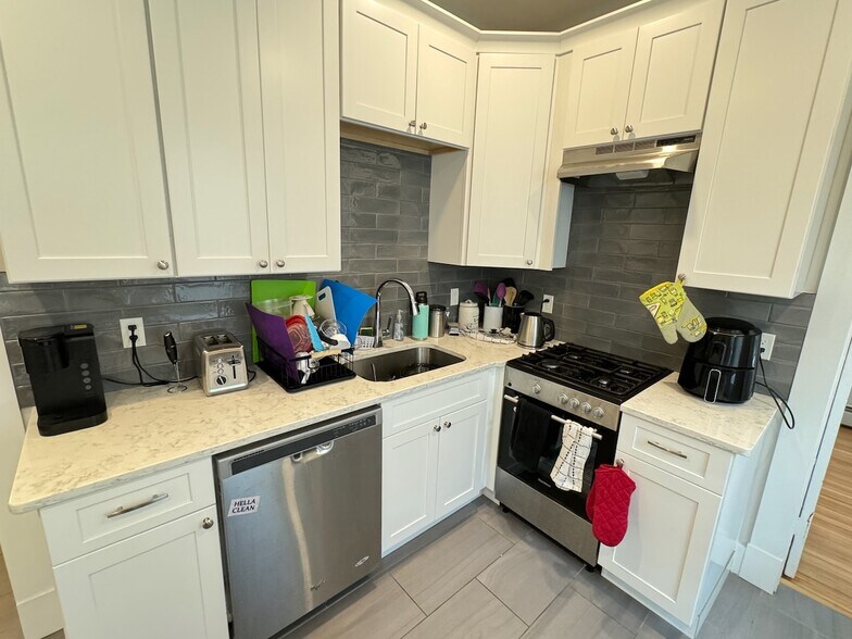 Building Photo - 1284 Commonwealth Ave